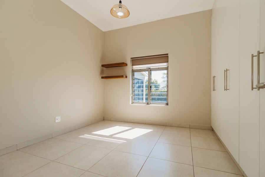 4 Bedroom Property for Sale in Kraaibosch Manor Western Cape